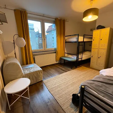 Weltempfänger Hostel-2