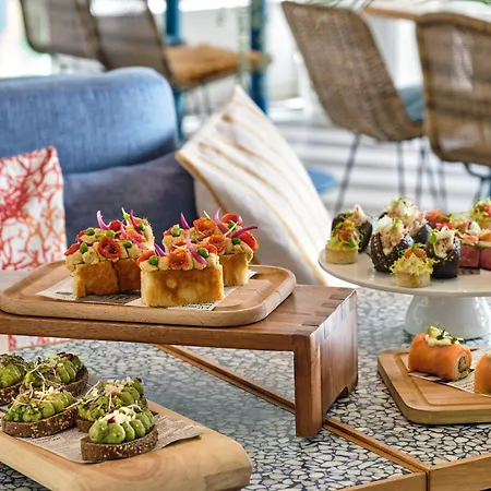 Hotel Chromatics & Restaurant Hill Club By Happyculture-3