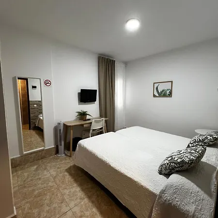 Hostal Residencia Cardona-3