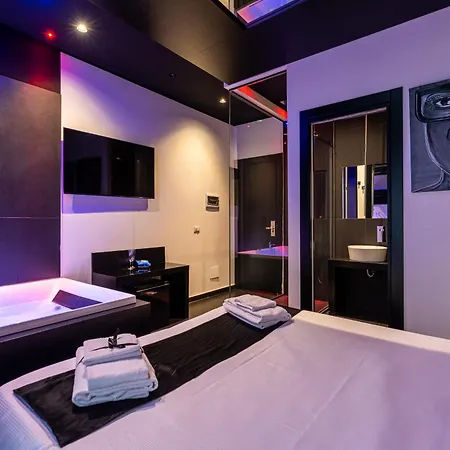 Maximum Hub Suite&Spa-2
