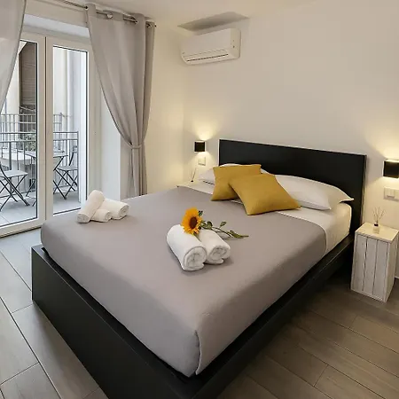 Napoli Vibes Rooms-3