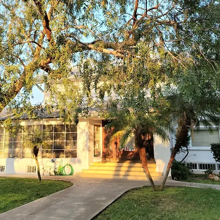 Orange Drive Hostel (Adults Only)-3