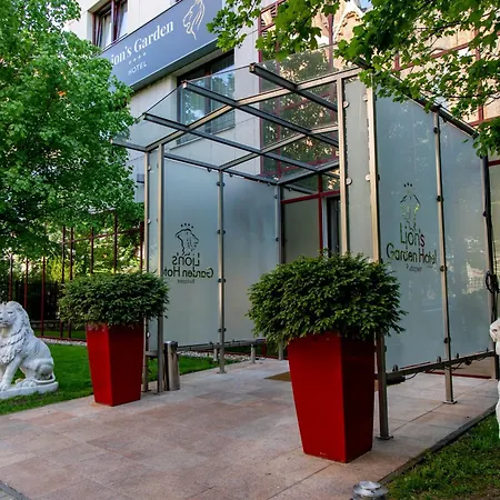 Lion'S Garden Hotel-3