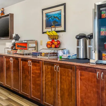 Travelodge By Wyndham Gananoque-3