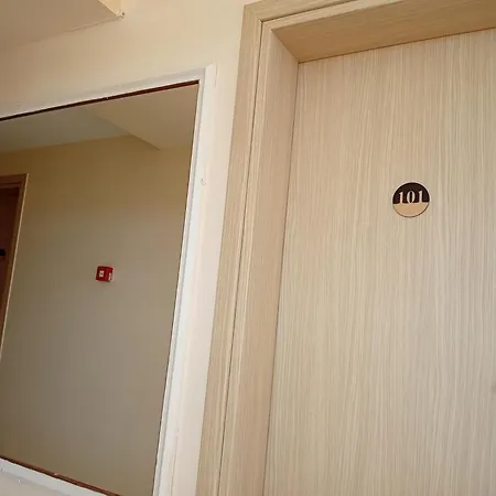 Leonidas Hotel & Studios-2