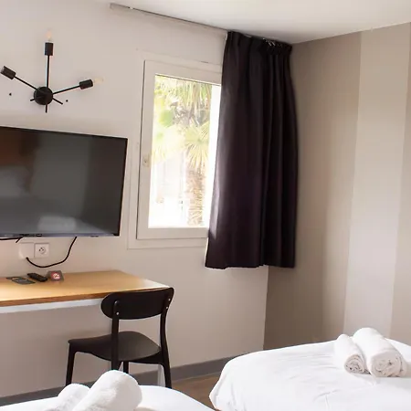 Hotel Les Genets Bayonne-3