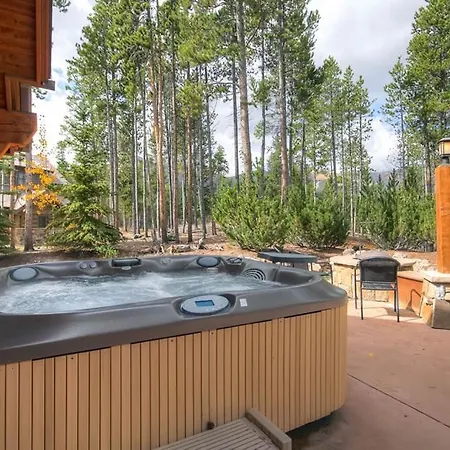 Hatari Lodge Holiday Home-3
