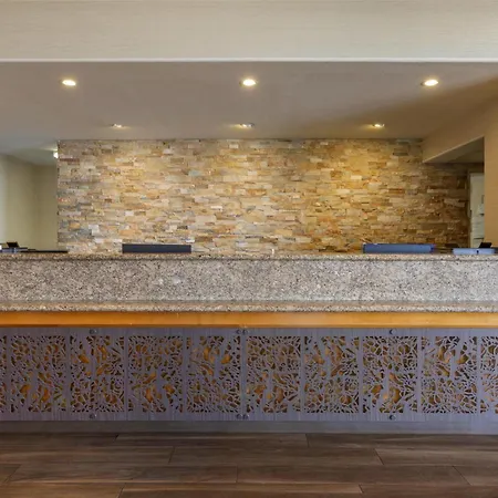 Best Western Plus A Wayfarer'S Inn & Suites-3