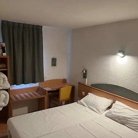 Brit Hotel Essentiel Millau-2