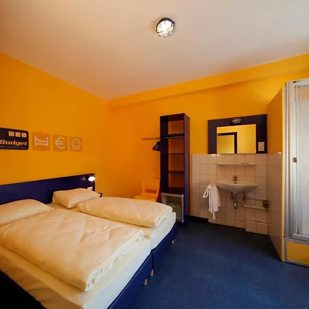 Bed'Nbudget Expo-Hostel Rooms-3