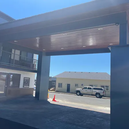 Seven Seas Inn & Suites-2