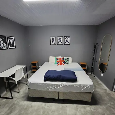 Vila Rock Hostel - Secure Neighborhood, Near Metro, Nubank Allianz Parque, Vila Madalena, Av Paulista, easy access to Morumbis&Autódromo Interlagos-2