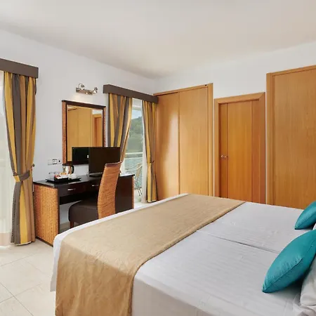 Hotel Apartamentos Cala Santanyi-2