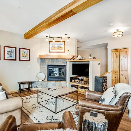Twin Elk Lodge-2