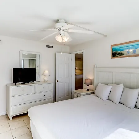 Pinnacle Port Condos-3