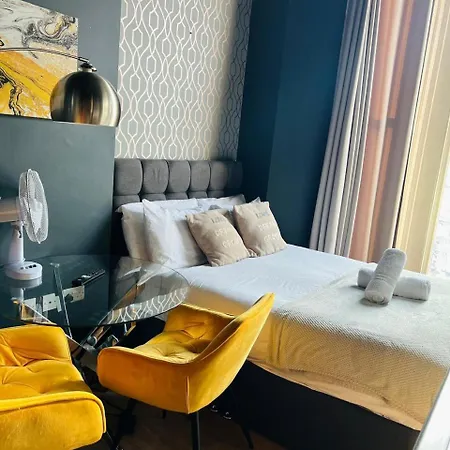 Holland Rd Studios Close To Olympia London-2