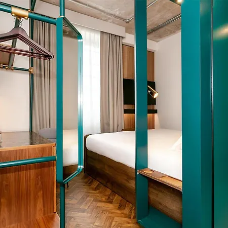 YOTEL Manchester Deansgate-2