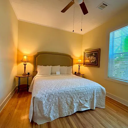 Anchuca Historic Mansion & Inn-3