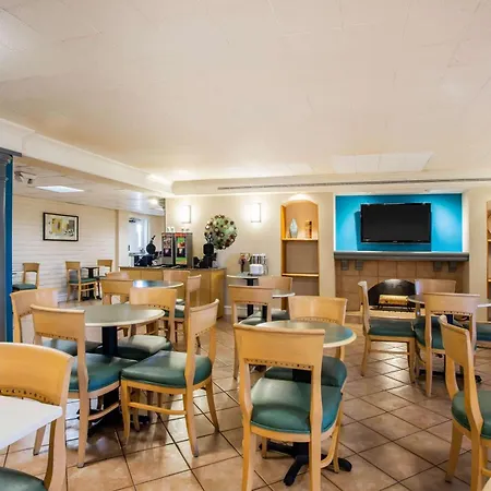 La Quinta Inn By Wyndham Norfolk Virginia Beach-2