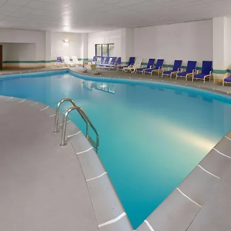 Days Inn & Suites By Wyndham Northwest Indianapolis-3