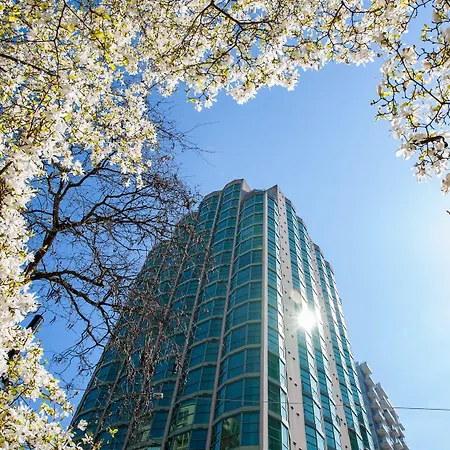 Rosedale On Robson Suite Hotel-3