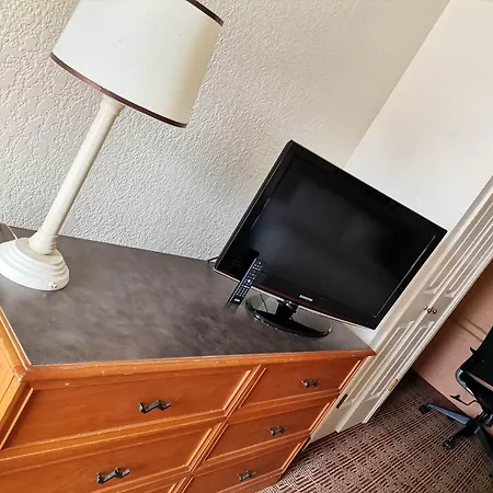 Super 8 By Wyndham San Antonio Near Seaworld Ingram Park-3