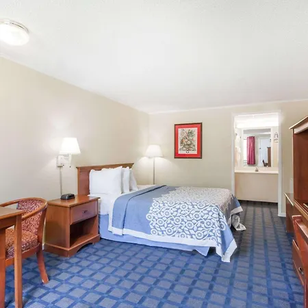 Days Inn By Wyndham Dover Downtown-2