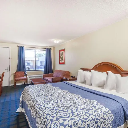Days Inn By Wyndham Dover Downtown-3