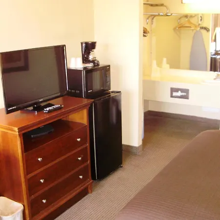 Trade Winds Central Inn-3
