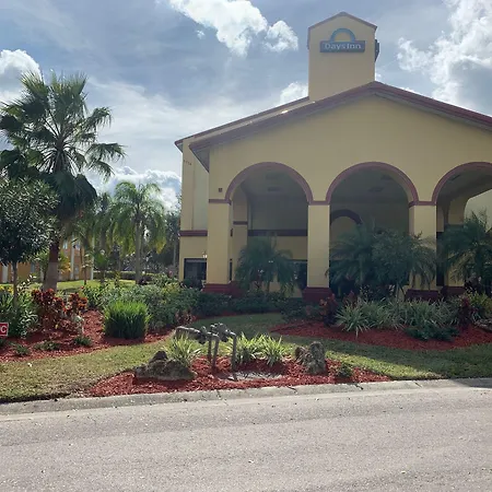 Days Inn By Wyndham Sarasota I-75-3