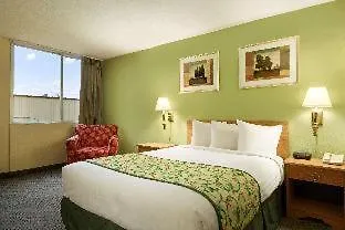 Travelodge By Wyndham Sturgis-3