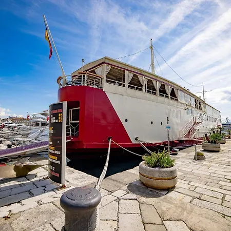 Botel Marina-3