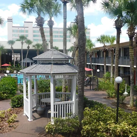 Ramada By Wyndham Kissimmee Gateway - Free Theme Park Shuttle-2