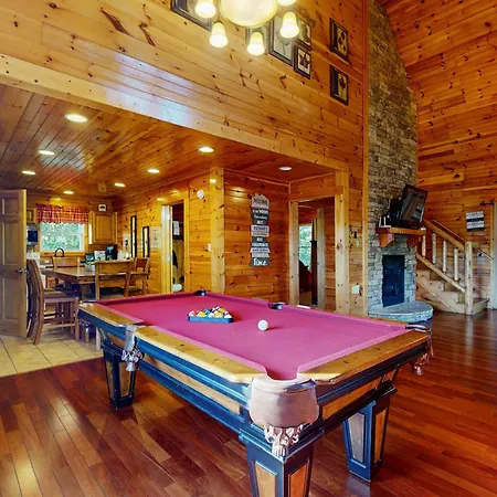 Black Bear Hideaway Cabin-2