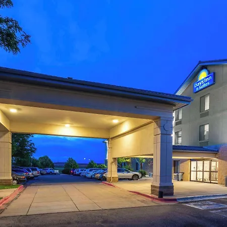 Days Inn & Suites By Wyndham Denver International Airport-3