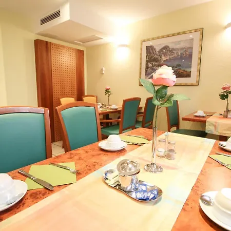 Hotel Miramar Am Roemer-3