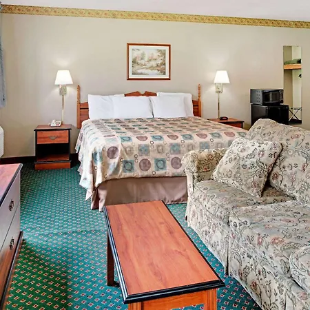 Super 8 By Wyndham Omaha Eppley Airport/Carter Lake-3
