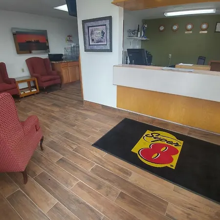 Super 8 By Wyndham Minot Airport-3