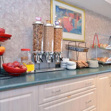Lexington Inn & Suites-Windsor-3