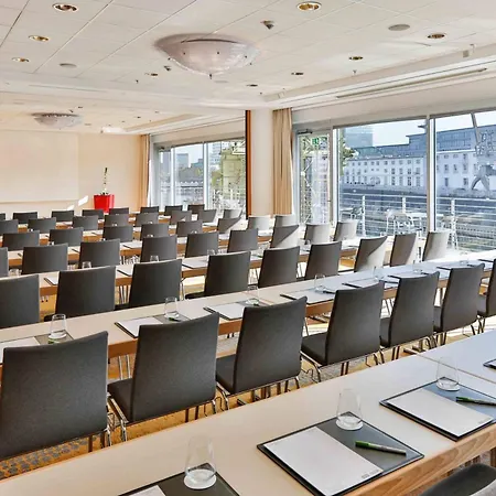 Courtyard By Marriott Duesseldorf Hafen-3