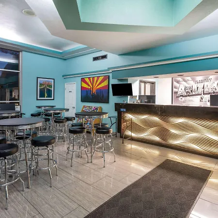 Super 8 By Wyndham Nau/Downtown Conference Center-2