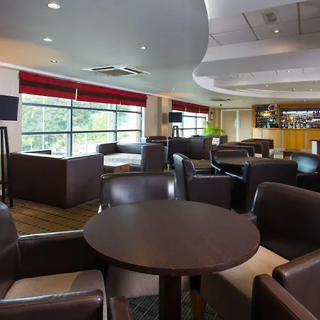 Holiday Inn Express London Luton Airport By Ihg-3