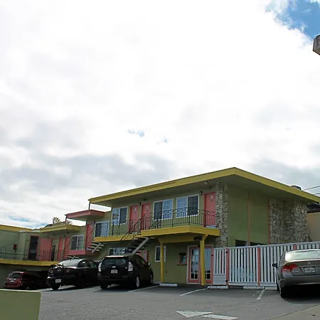 Fireside Inn By The Beach Boardwalk & Bowling-2