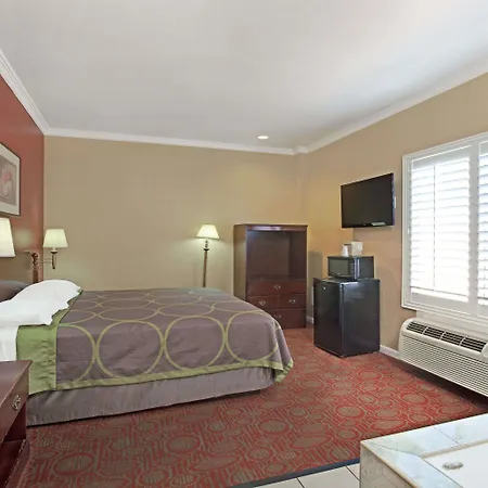 Super 8 By Wyndham North Hollywood-2