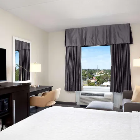 Hampton Inn Hallandale Beach-Aventura-3
