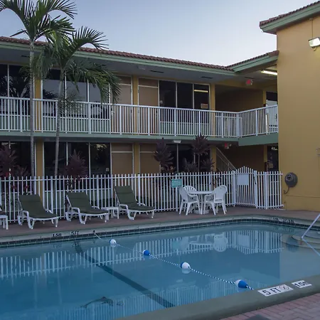 Quality Inn & Suites Airport-Cruise Port Hollywood-3