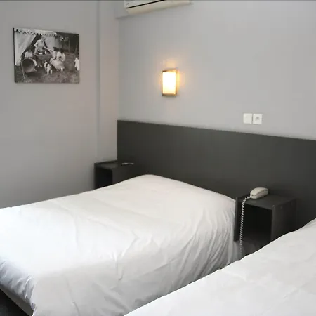 Hotel Du Midi-3