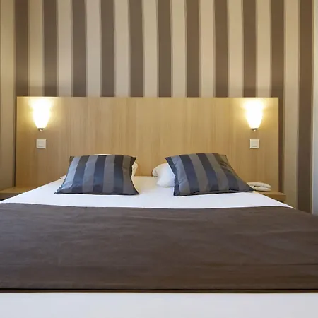 Hotel Paris Villette-3