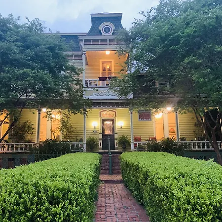 Rothschild-Pound House Inn-2