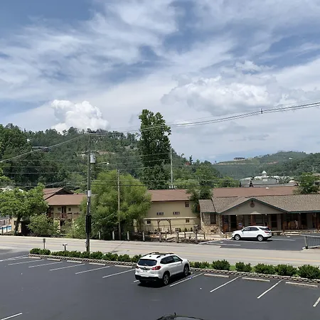 Olde Gatlinburg Rentals-3